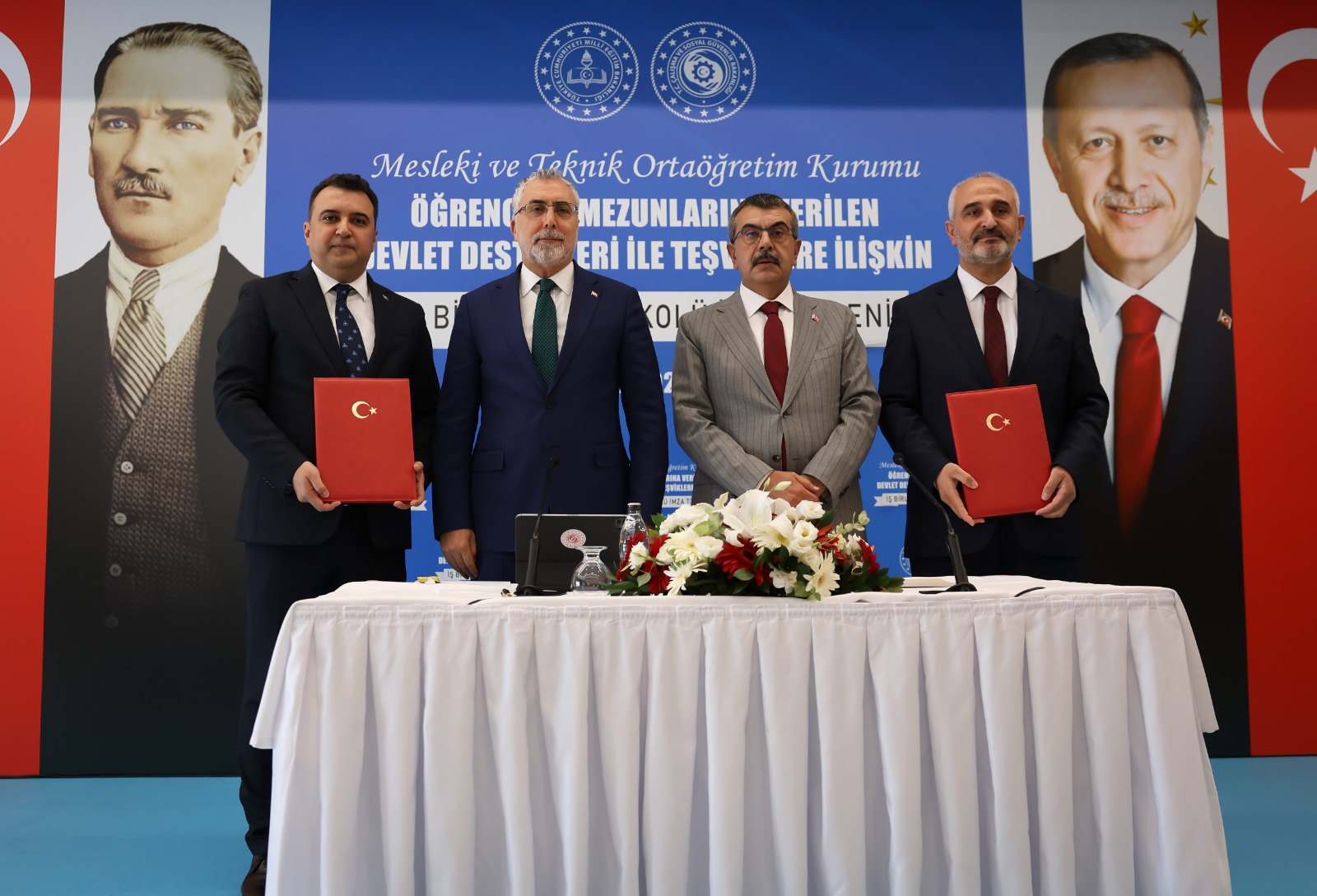 Bakan Işıkhan, “Mesleki ve Teknik Anadolu Lisesi Mezunlarına Sağlanan Teşvikler ve Öğrencilere Yönelik Devlet Katkıları” Temalı İş Birliği Protokolü İmza Törenine Katıldı