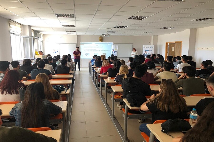 İzmir İş Kulübümüz Dokuz Eylül Üniversitesi Selçuk MYO Kariyer Günlerinde